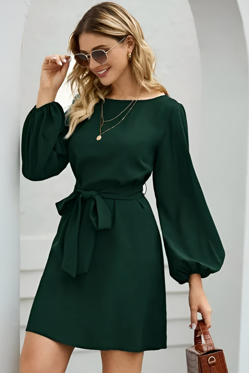 Jacomina | Robe élégante en satin avec ceinture