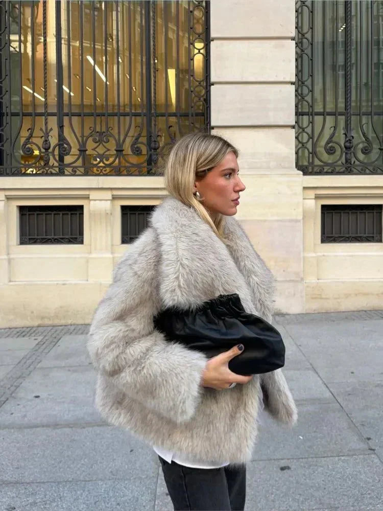 Amelia | Manteau en fausse fourrure douce au look léger et luxueux